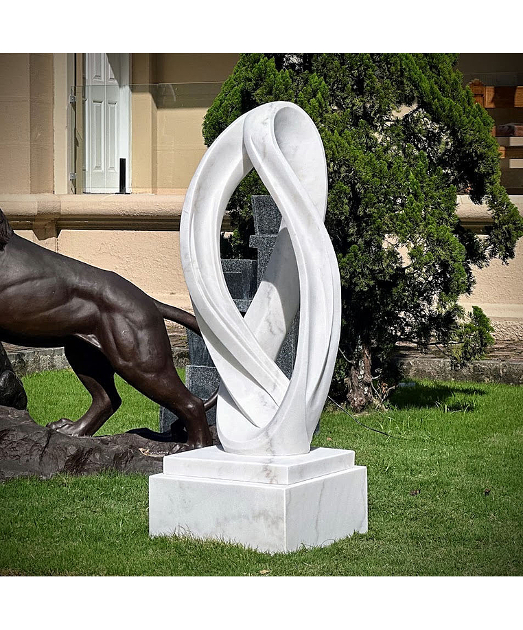 imagem do produto Escultura Tra�o Soberano M�rmore Branco 150cm - EMP748