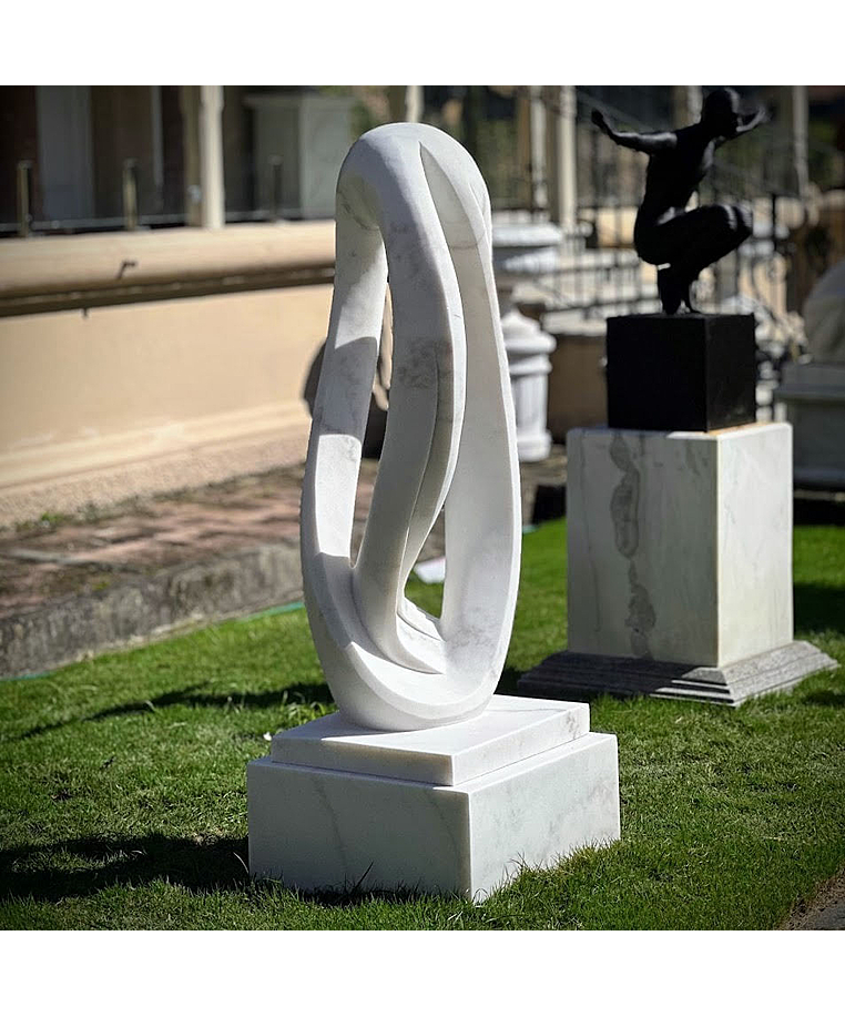 imagem do produto Escultura Tra�o Soberano M�rmore Branco 150cm - EMP748