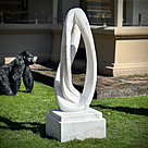 imagem do produto Escultura Tra�o Soberano M�rmore Branco 150cm - EMP748