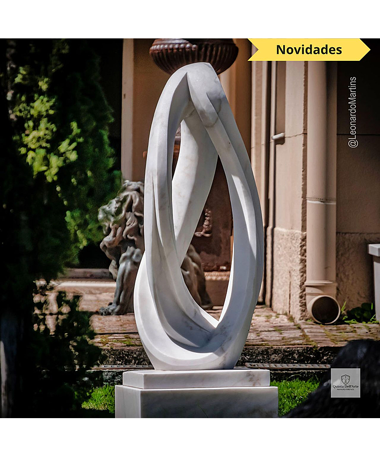 imagem do produto Escultura Tra�o Soberano M�rmore Branco 150cm - EMP748