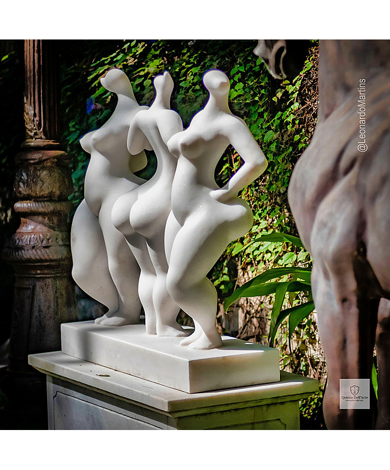 imagem do produto Escultura Trindade Serena Mármore Branco 100cm - EMP746 Design Moderno para Jardins