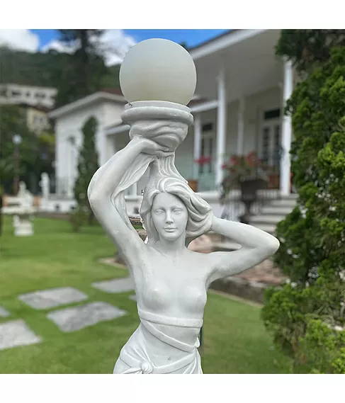 imagem de Estatua para Jardim Cauria Lumin�ria 123cm - EML024