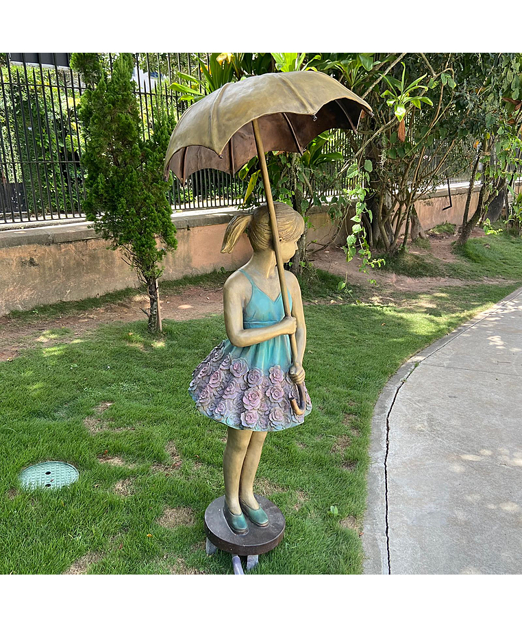 imagem do produto Fonte em Bronze Menina com Sombrinha 168cm - FBZ206