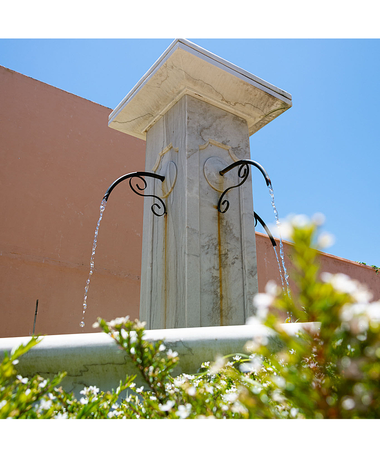 imagem do produto Fonte Moderna para Lago G 243cm em Mármore - FMP168  Elegância Monumental para Paisagismo