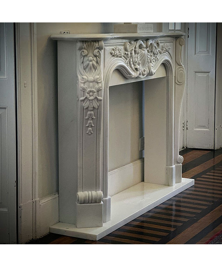 imagem do produto Lareira Bolonha em Mármore Branco 130cm VRMP346 Clássica e Sofisticada para Alto Padrão