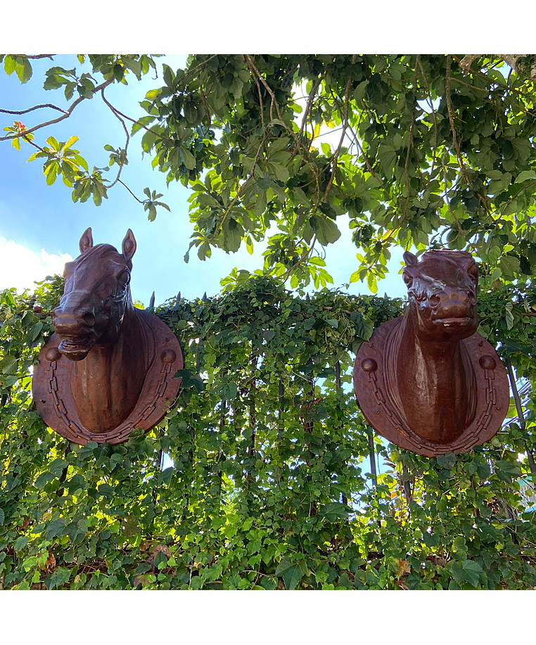 imagem do produto Par Cabeças de Cavalo Jockey em Ferro Fundido 73cm VRF271