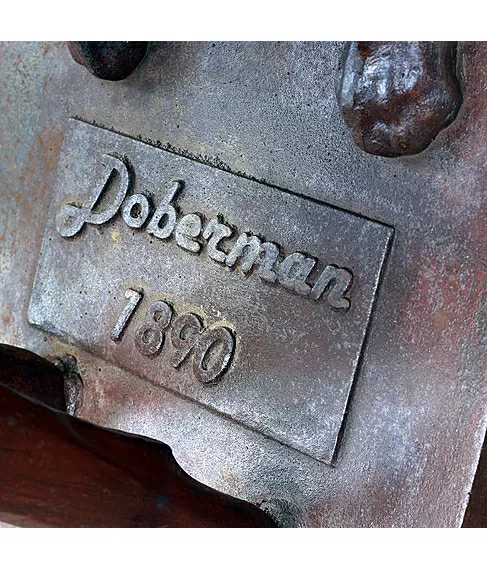 imagem de Par de Escultura Cachorro Dobermann 134cm VRF225B Imponência e Elegância