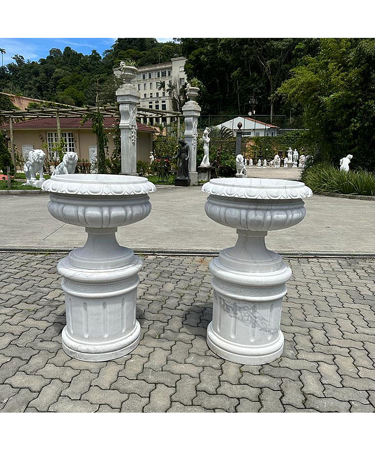 imagem do produto Par de Vasos Ta�a com Base Redonda em M�rmore 110cm - VMP135