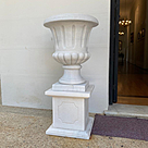 imagem do produto Par Vaso de Mármore com Base 105cm - VMP132 Destaque no Paisagismo