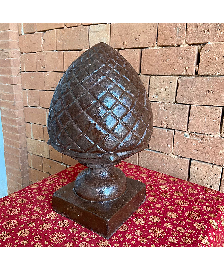 imagem do produto Pinha Decorativa em Ferro Fundido 45cm VRF159 Para Jardins e Projetos Clássicos 