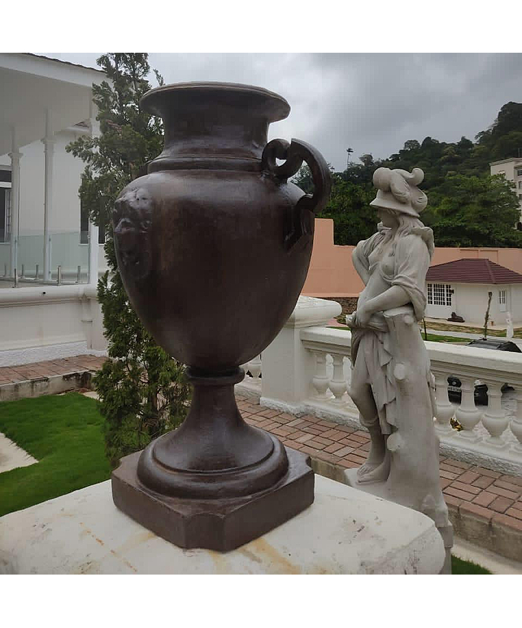 imagem do produto Vaso Decorativo Anfora Cara de India em Ferro Fundido 85cm  - VF037A Design Clássico