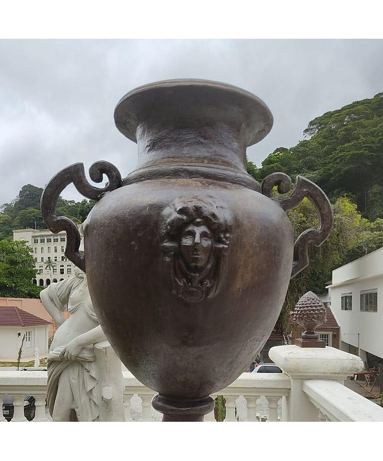 imagem do produto Vaso Decorativo Anfora Cara de India em Ferro Fundido 85cm  - VF037A Design Clássico