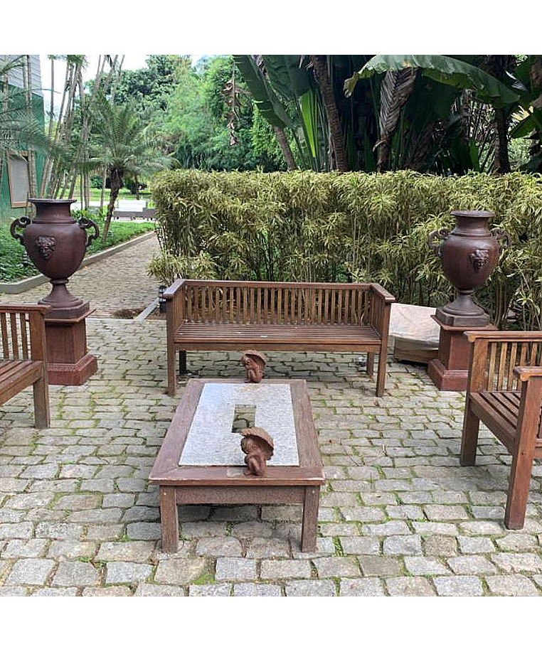 imagem do produto Vaso Decorativo Anfora Cara de India em Ferro Fundido 85cm  - VF037A Design Clássico