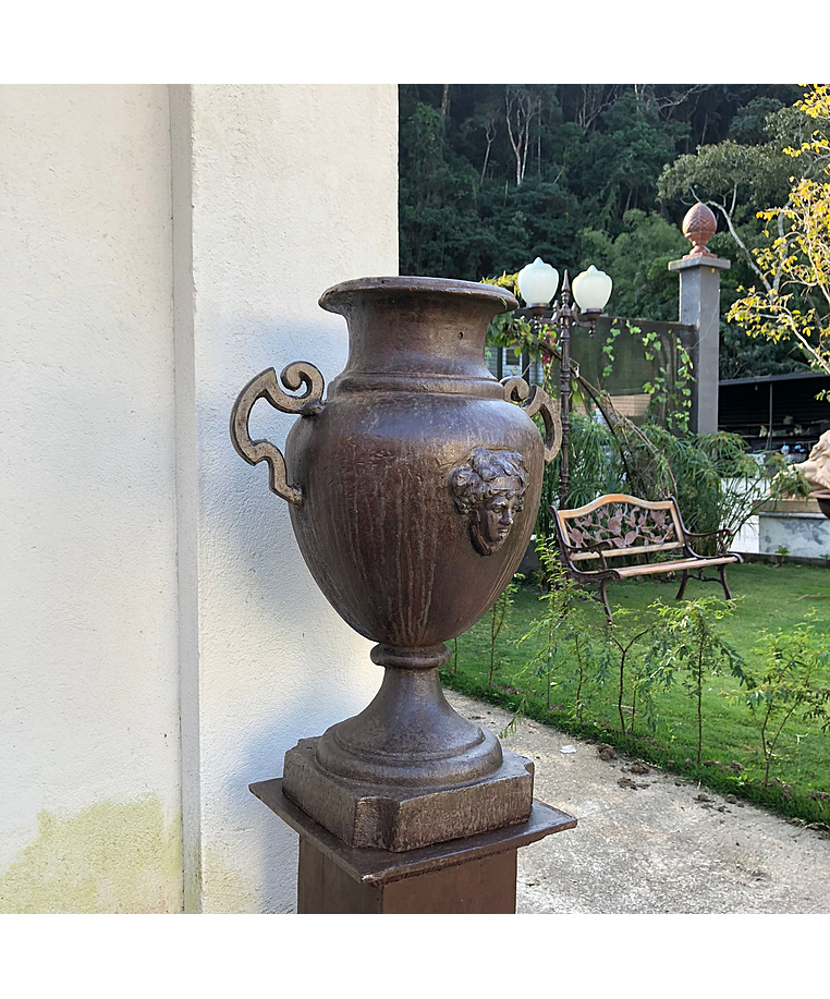 imagem do produto Vaso Decorativo Anfora Cara de India em Ferro Fundido 85cm  - VF037A Design Clássico