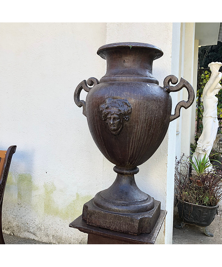 imagem do produto Vaso Decorativo Anfora Cara de India em Ferro Fundido 85cm  - VF037A Design Clássico
