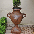 imagem do produto Vaso Decorativo Anfora Cara de India em Ferro Fundido 85cm  - VF037A Design Clássico