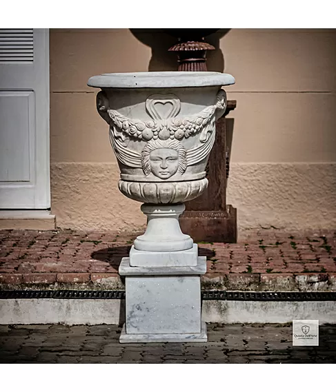 imagem de Vaso Louis com Base em M�rmore Branco 150cm - VMP137