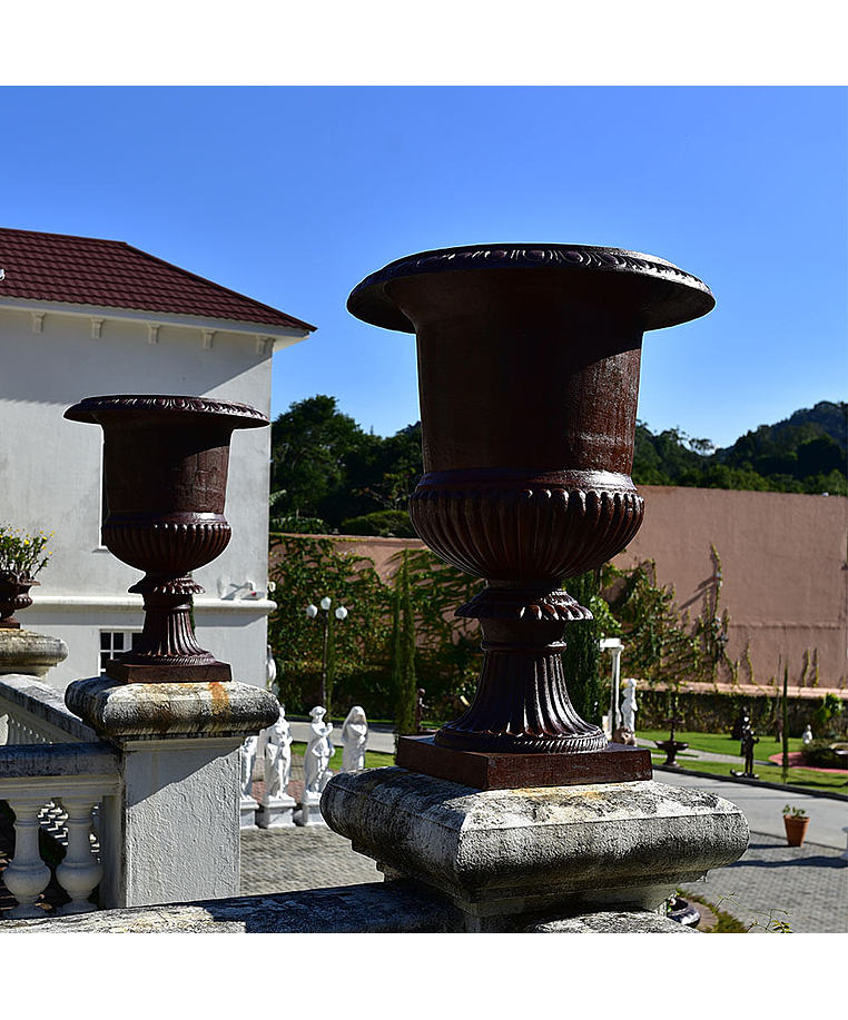 imagem do produto Vaso Romano Liso GG 115cm Ferro Fundido VF128 Elegância Clássica Monumental
